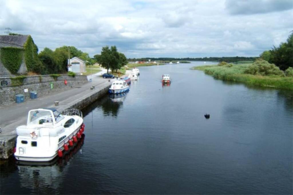 Riverside Marina Apartments Lanesborough Экстерьер фото