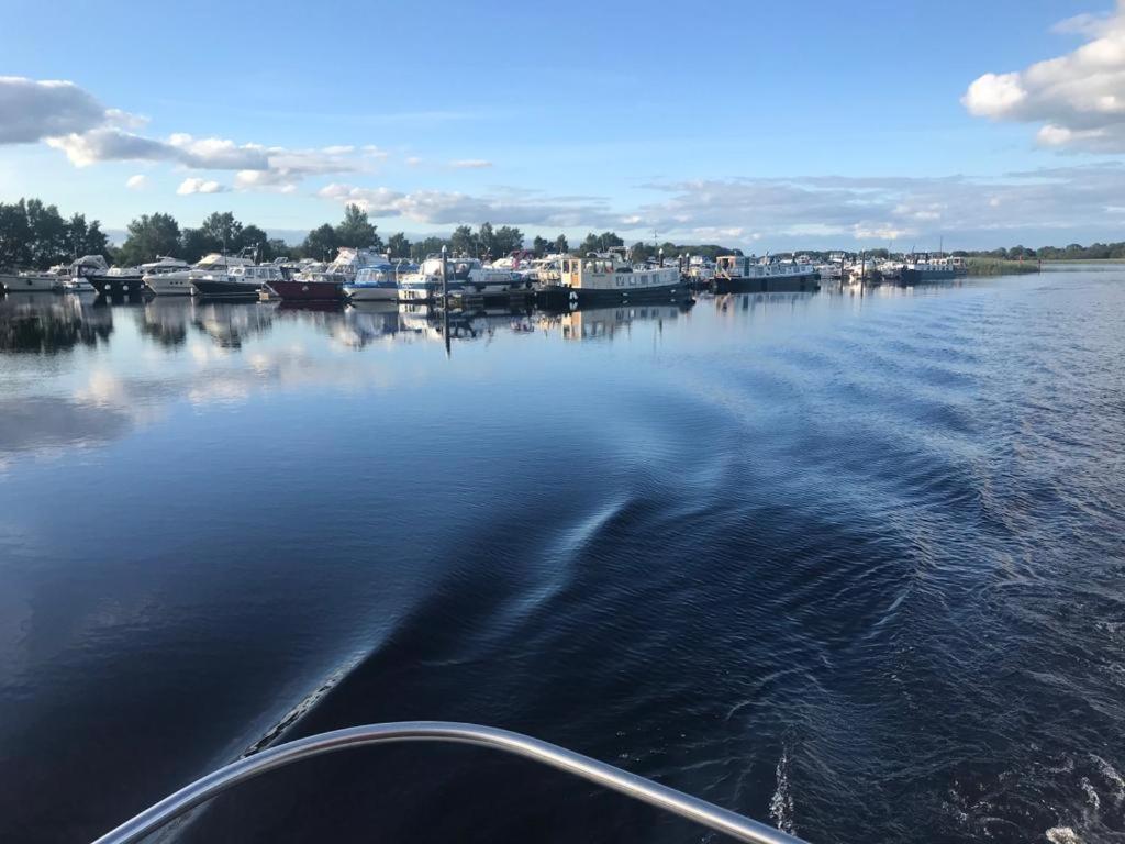 Riverside Marina Apartments Lanesborough Экстерьер фото